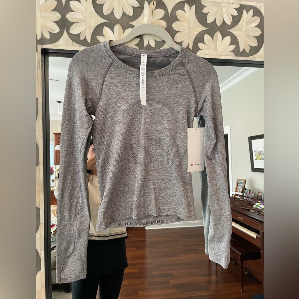 Never Worn - Lululemon Swifty Tech Long Sleeve Grey Shirt with Thumb holes